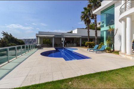 Casa à venda com 700m², 4 quartos e 6 vagas