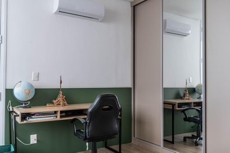 Casa à venda com 700m², 4 quartos e 6 vagas Casa à venda com 700m², 4 quartos e 6 vagasSuíte 4