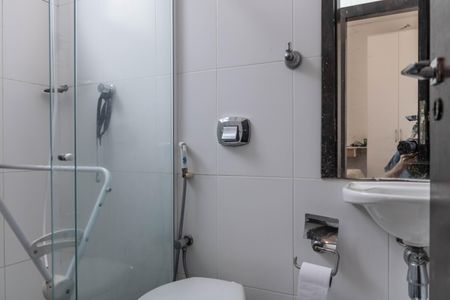 Casa à venda com 700m², 4 quartos e 6 vagas Casa à venda com 700m², 4 quartos e 6 vagasBanheiro de Serviço