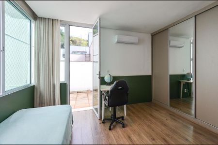 Casa à venda com 700m², 4 quartos e 6 vagas
