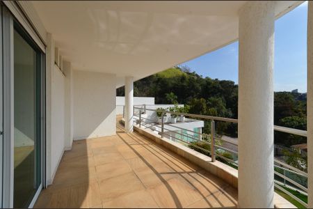 Casa à venda com 700m², 4 quartos e 6 vagas