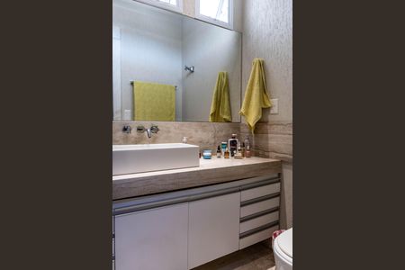 Casa à venda com 700m², 4 quartos e 6 vagas Casa à venda com 700m², 4 quartos e 6 vagasBanheiro da Suíte 2