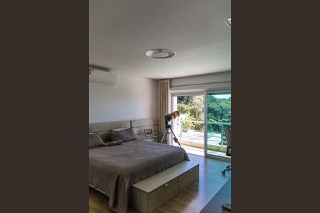 Casa à venda com 700m², 4 quartos e 6 vagas Casa à venda com 700m², 4 quartos e 6 vagasSuíte 1