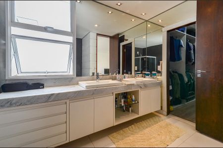 Casa à venda com 700m², 4 quartos e 6 vagas