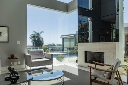 Casa à venda com 700m², 4 quartos e 6 vagas Casa à venda com 700m², 4 quartos e 6 vagasSala