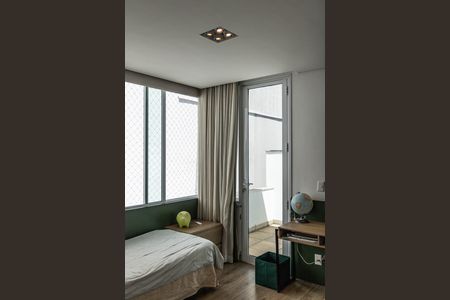 Casa à venda com 700m², 4 quartos e 6 vagas Casa à venda com 700m², 4 quartos e 6 vagasSuíte 4