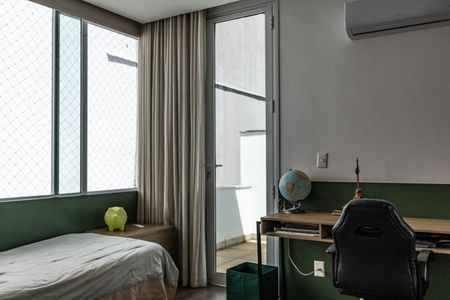 Casa à venda com 700m², 4 quartos e 6 vagas Casa à venda com 700m², 4 quartos e 6 vagasSuíte 4