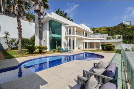 Casa à venda com 700m², 4 quartos e 6 vagas