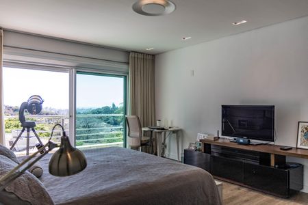 Casa à venda com 700m², 4 quartos e 6 vagas Casa à venda com 700m², 4 quartos e 6 vagasSuíte 1