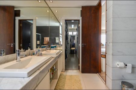 Casa à venda com 700m², 4 quartos e 6 vagas