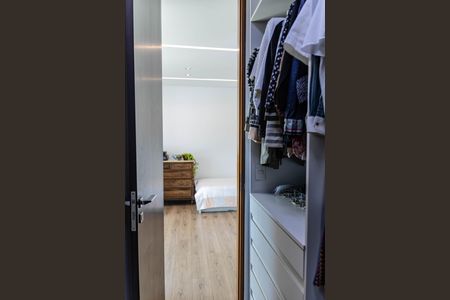 Casa à venda com 700m², 4 quartos e 6 vagas Casa à venda com 700m², 4 quartos e 6 vagasCloset da Suíte 2