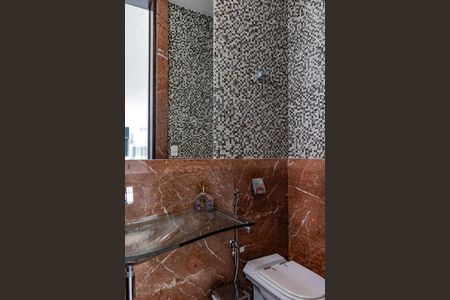 Casa à venda com 700m², 4 quartos e 6 vagas Casa à venda com 700m², 4 quartos e 6 vagasLavabo 1