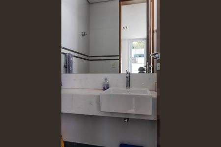 Casa à venda com 700m², 4 quartos e 6 vagas Casa à venda com 700m², 4 quartos e 6 vagasBanheiro da Suíte 4