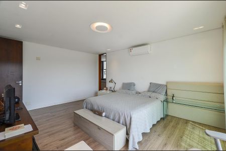Casa à venda com 700m², 4 quartos e 6 vagas