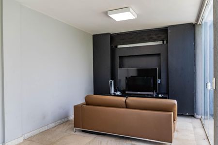 Casa à venda com 700m², 4 quartos e 6 vagas Casa à venda com 700m², 4 quartos e 6 vagasÁrea comum - Sala de Jogos