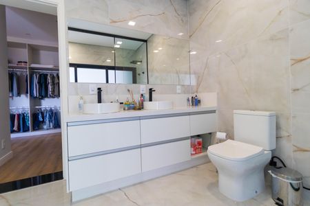 Casa de condomínio à venda com 450m², 3 quartos e 4 vagasBanheiro da Suíte 1