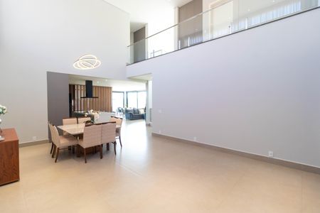 Casa de condomínio à venda com 450m², 3 quartos e 4 vagasSala