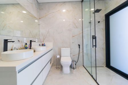 Casa de condomínio à venda com 450m², 3 quartos e 4 vagasBanheiro da Suíte 1