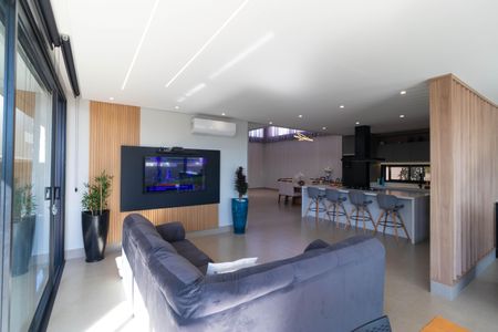 Casa de condomínio à venda com 450m², 3 quartos e 4 vagasSala de TV