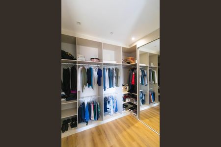 Casa de condomínio à venda com 450m², 3 quartos e 4 vagasCloset da Suíte 1