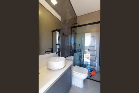 Casa de condomínio à venda com 450m², 3 quartos e 4 vagasBanheiro de Serviço