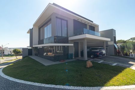 Casa de condomínio à venda com 450m², 3 quartos e 4 vagasFachada