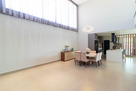 Casa de condomínio à venda com 450m², 3 quartos e 4 vagasSala