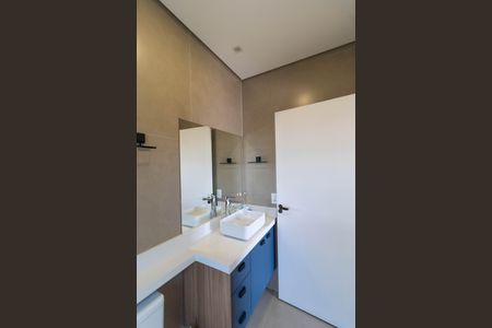 Casa de condomínio à venda com 450m², 3 quartos e 4 vagasBanheiro da Suíte 2