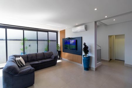 Casa de condomínio à venda com 450m², 3 quartos e 4 vagasSala de TV