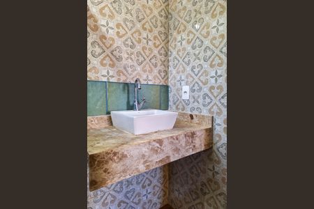 Casa à venda com 360m², 2 quartos e 3 vagasBanheiro da Suíte 2