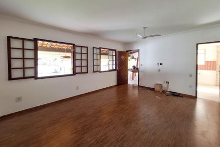 Casa à venda com 360m², 2 quartos e 3 vagasSala