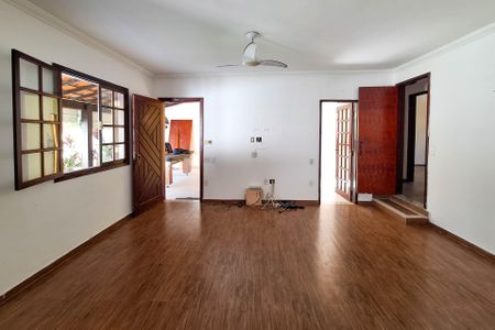 Casa à venda com 360m², 2 quartos e 3 vagasSala