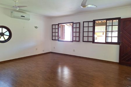 Casa à venda com 360m², 2 quartos e 3 vagasSala
