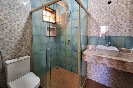 Casa à venda com 360m², 2 quartos e 3 vagasBanheiro da Suíte 2