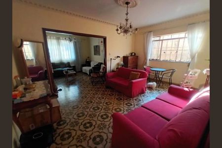 Casa à venda com 140m², 5 quartos e 4 vagasSala