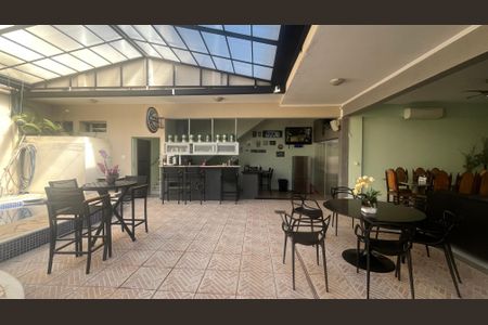 Casa para alugar com 799m², 6 quartos e 3 vagas Casa para alugar com 799m², 6 quartos e 3 vagasÁrea comum - Piscina