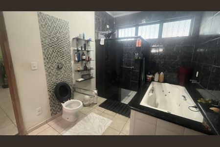 Casa para alugar com 799m², 6 quartos e 3 vagas Casa para alugar com 799m², 6 quartos e 3 vagasBanheiro da Suíte 1