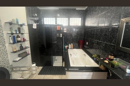 Casa para alugar com 799m², 6 quartos e 3 vagas Casa para alugar com 799m², 6 quartos e 3 vagasBanheiro da Suíte 1