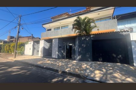 Casa para alugar com 799m², 6 quartos e 3 vagas Casa para alugar com 799m², 6 quartos e 3 vagasFachada do bloco