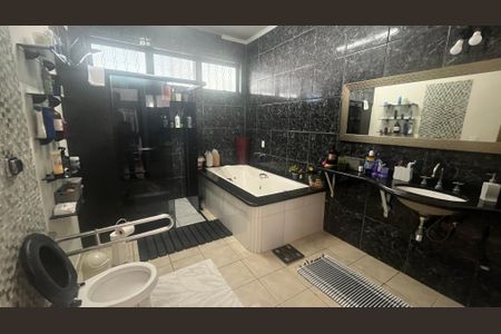 Casa para alugar com 799m², 6 quartos e 3 vagas Casa para alugar com 799m², 6 quartos e 3 vagasBanheiro da Suíte 1