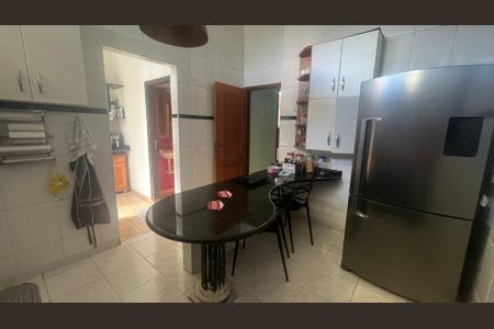Casa para alugar com 799m², 6 quartos e 3 vagas Casa para alugar com 799m², 6 quartos e 3 vagasCozinha - Armários