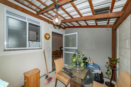 Apartamento à venda com 48m², 2 quartos e 1 vaga Apartamento à venda com 48m², 2 quartos e 1 vagaVaranda