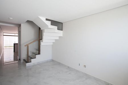 Casa à venda com 100m², 2 quartos e 1 vaga Casa à venda com 100m², 2 quartos e 1 vagaSala