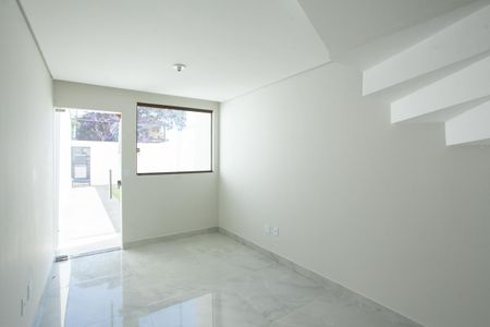 Casa à venda com 100m², 2 quartos e 1 vaga Casa à venda com 100m², 2 quartos e 1 vagaSala