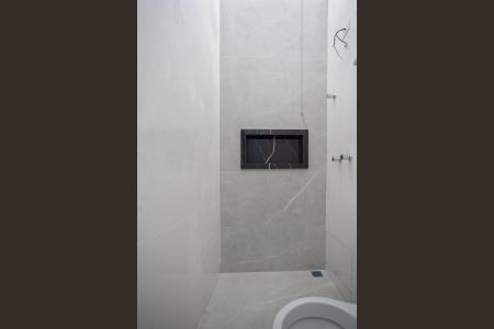 Casa à venda com 120m², 2 quartos e 1 vaga Casa à venda com 120m², 2 quartos e 1 vagaBanheiro da Suíte