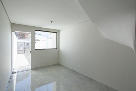 Casa à venda com 120m², 2 quartos e 1 vaga Casa à venda com 120m², 2 quartos e 1 vagaSala