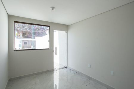 Casa à venda com 120m², 2 quartos e 1 vaga Casa à venda com 120m², 2 quartos e 1 vagaSala