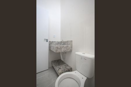 Casa à venda com 120m², 2 quartos e 1 vaga Casa à venda com 120m², 2 quartos e 1 vagaBanheiro da Suíte