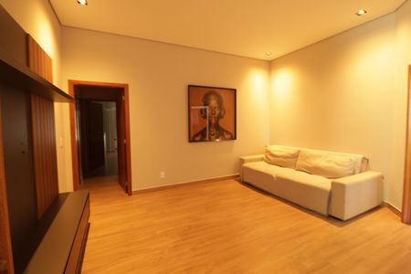 Casa de condomínio à venda com 1215m², 4 quartos e 5 vagas Casa de condomínio à venda com 1215m², 4 quartos e 5 vagasSala