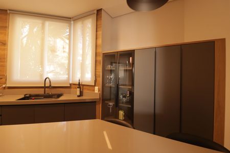 Casa de condomínio à venda com 1215m², 4 quartos e 5 vagas Casa de condomínio à venda com 1215m², 4 quartos e 5 vagasCozinha